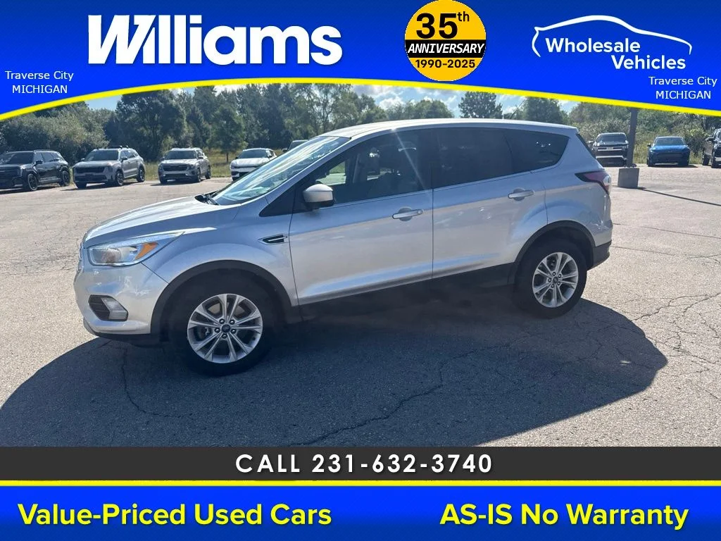 Used 2017 Ingot Silver Ford SE image 3