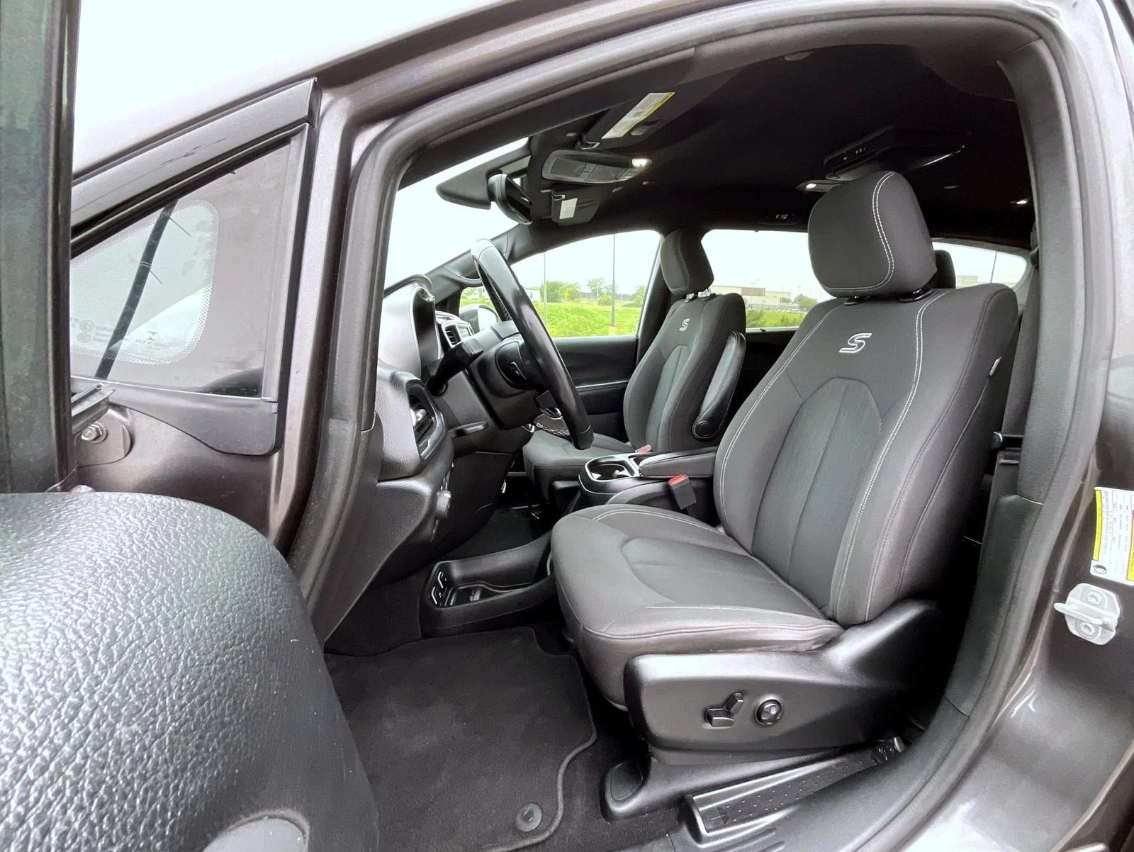 Used 2019 Gray Chrysler Touring Plus image 10