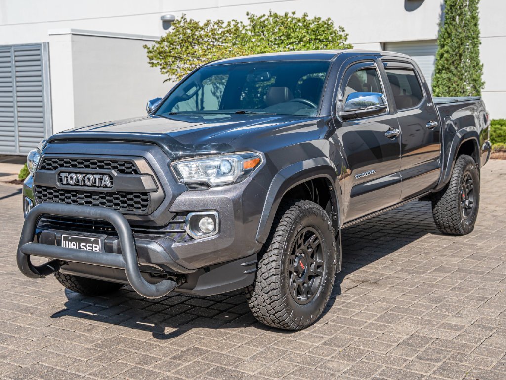 Used 2016 Magnetic Gray Metallic Toyota Limited image 1