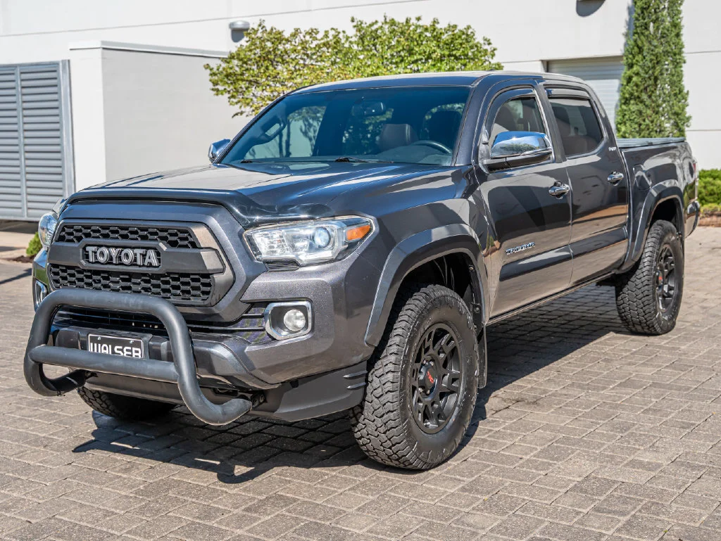 Used 2016 Magnetic Gray Metallic Toyota Limited image 1