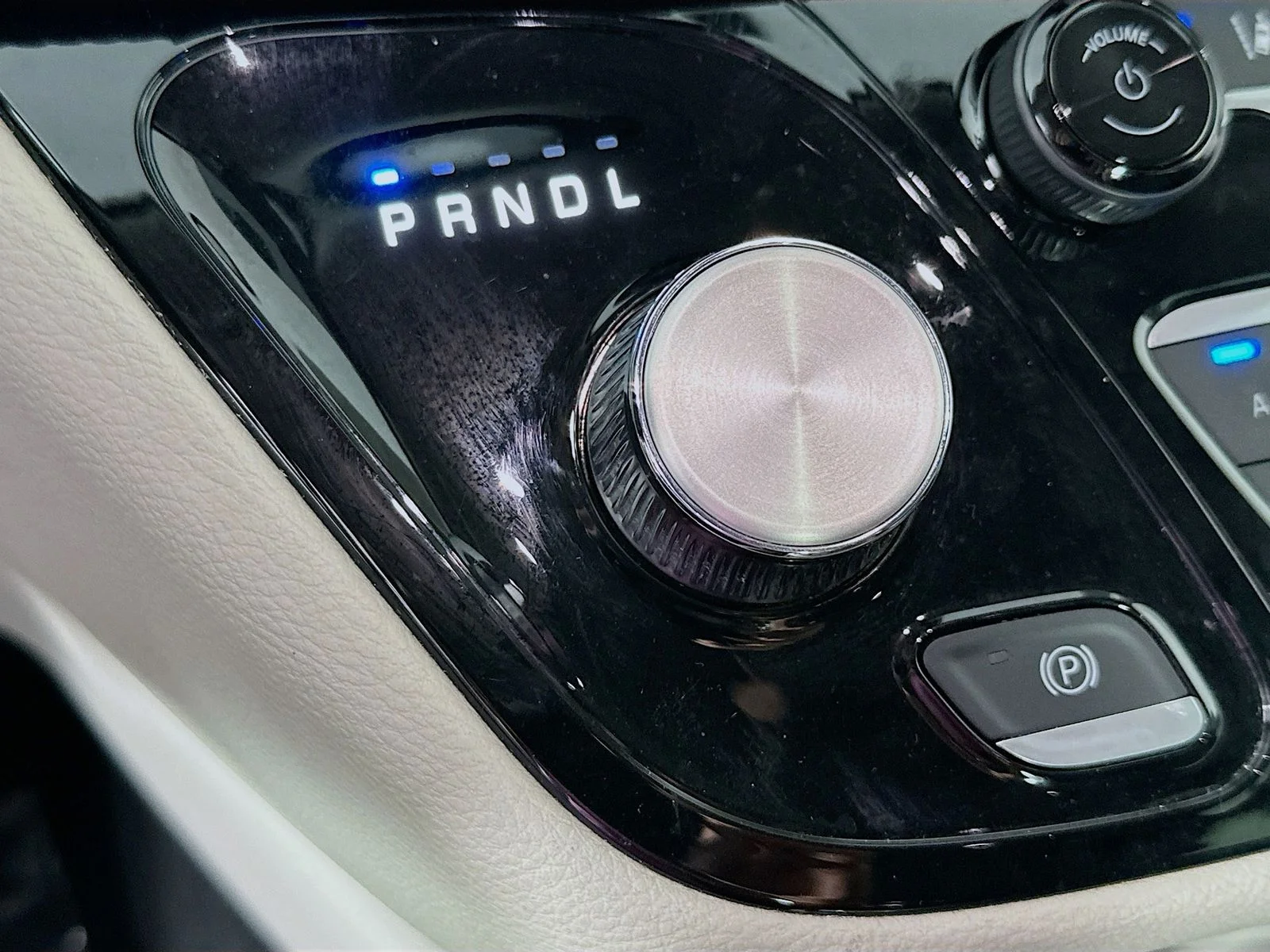 Used 2023 Brilliant Black Crystal Pearlcoat Chrysler Touring L image 17