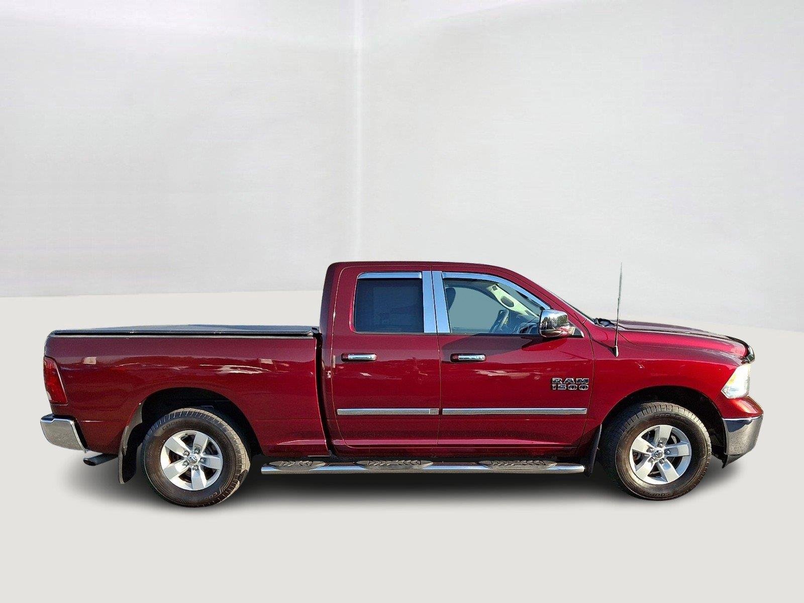 Used 2017 Delmonico Red Pearlcoat Ram SLT image 7