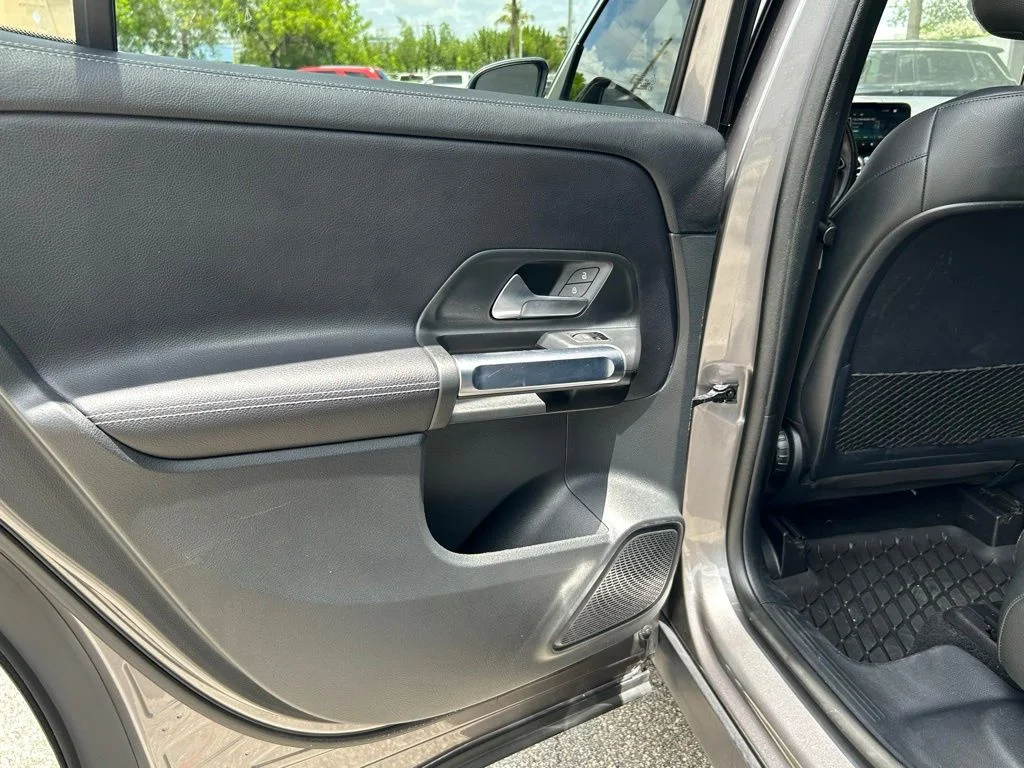 Used 2022  Mercedes-Benz GLB 250 image 39