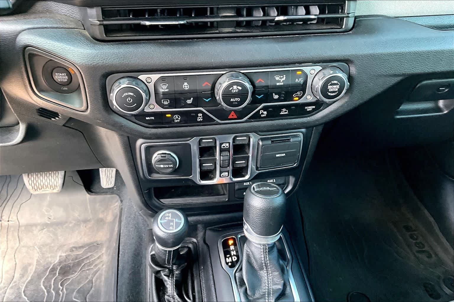 Used 2024 Hydro Blue Pearlcoat Jeep Sport S image 15