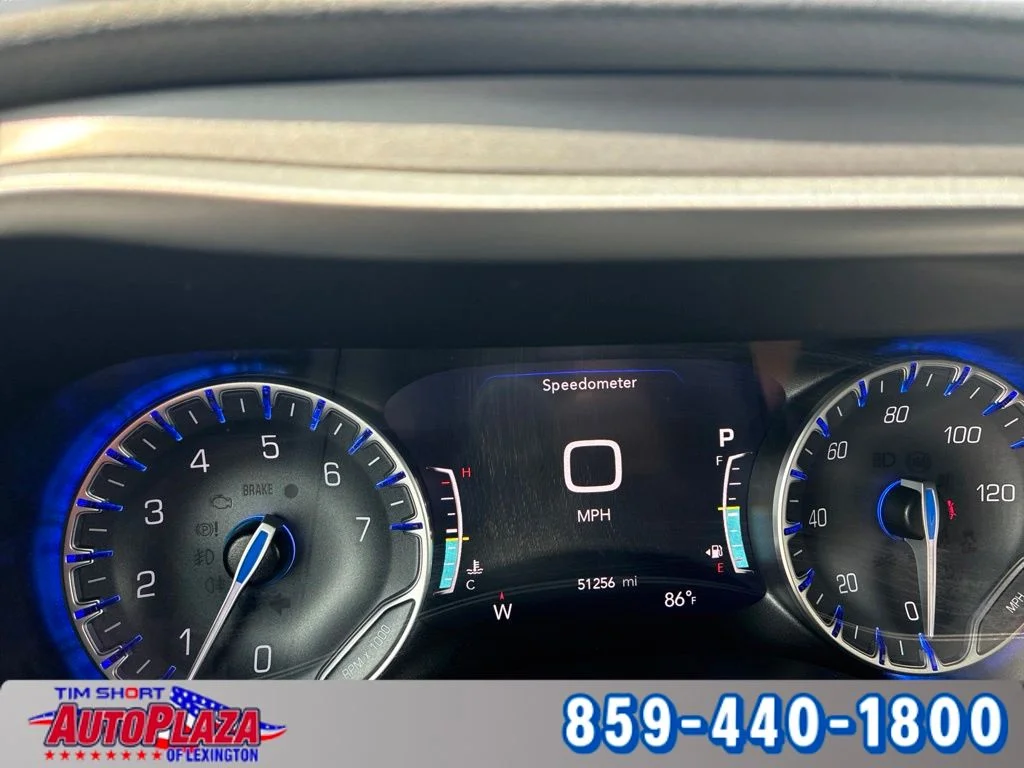 Used 2025 White Chrysler Select image 27