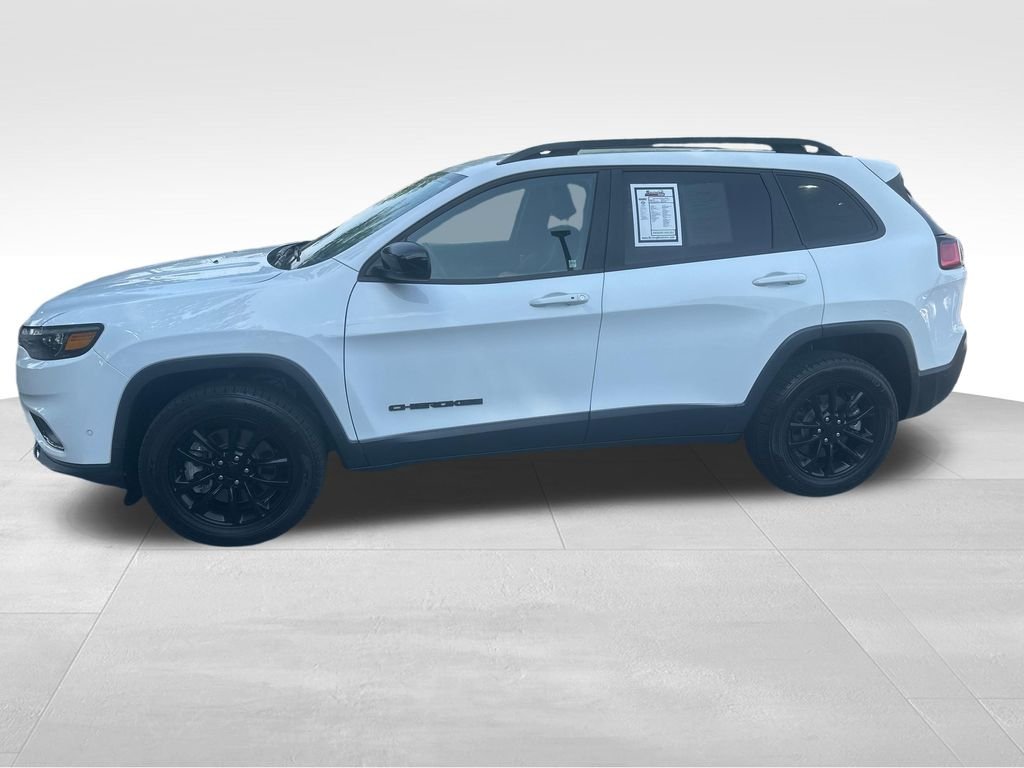 Used 2023 White Jeep Altitude image 5