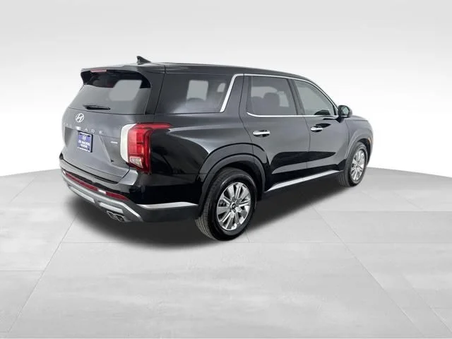 Used 2025 Black Hyundai SE image 6