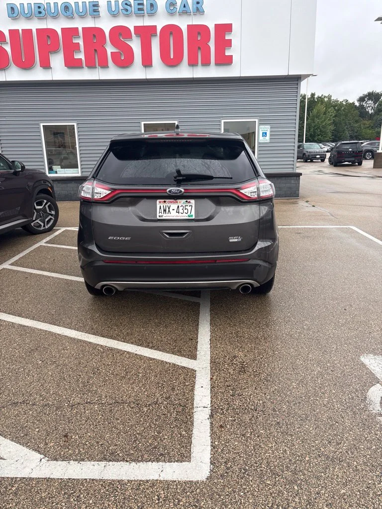 Used 2017  Ford SEL image 4