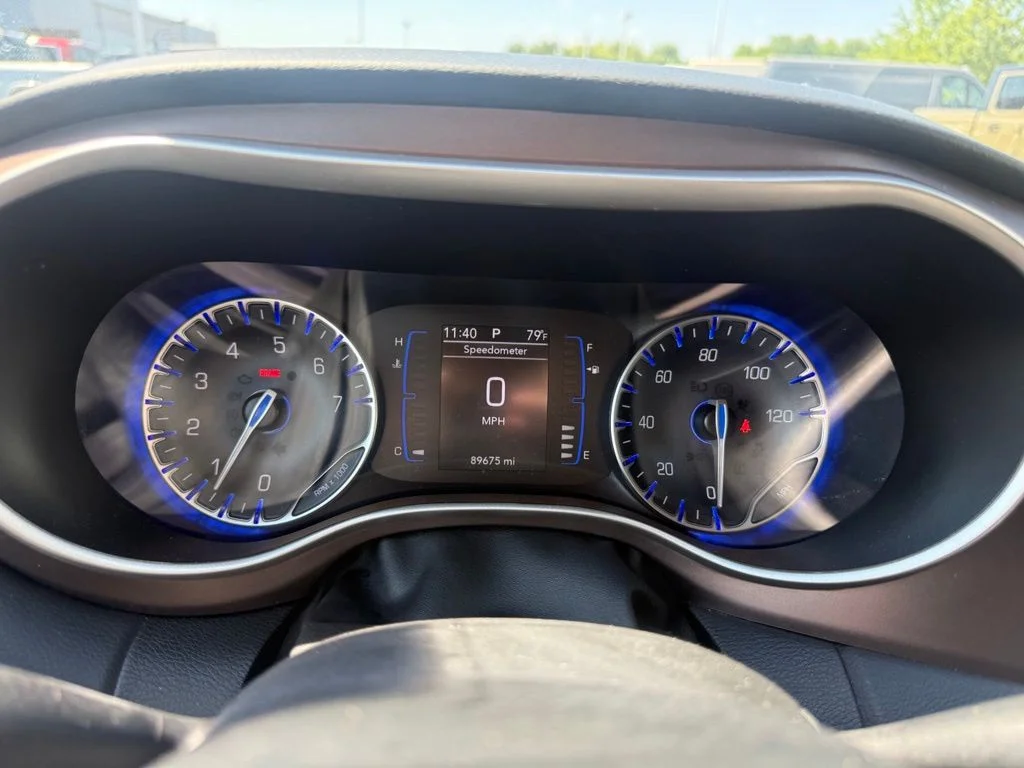 Used 2023 White Chrysler LX image 17