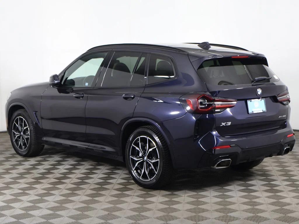 Used 2022 Carbon Black Metallic BMW xDrive30i image 11