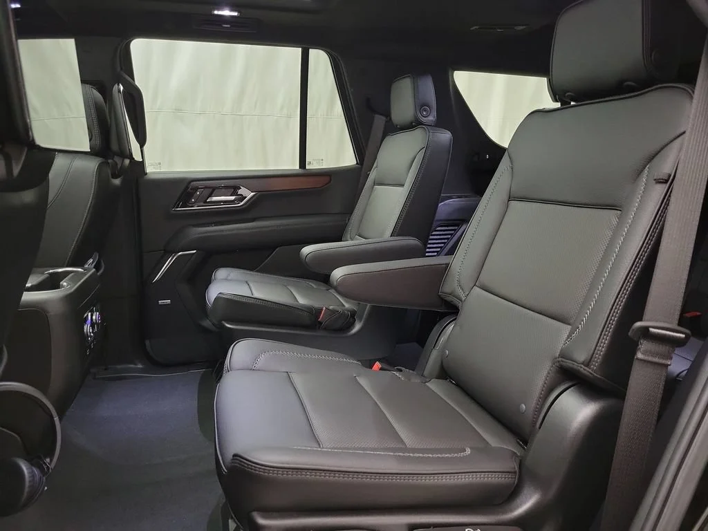 2025 GMC Yukon Denali - Photo 12