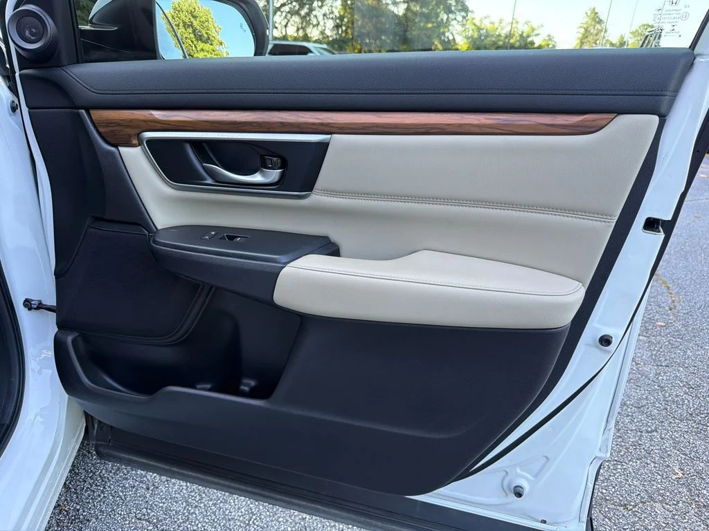 Used 2019  Honda Touring image 14