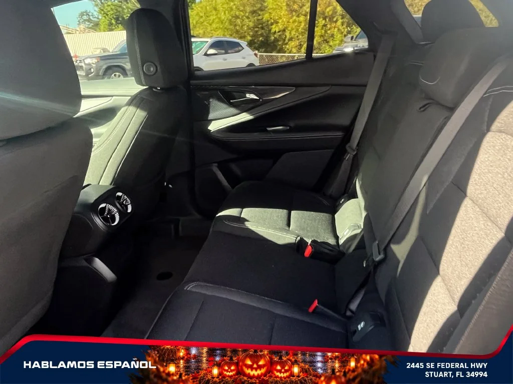 Used 2025 Summit White Chevrolet LT image 12