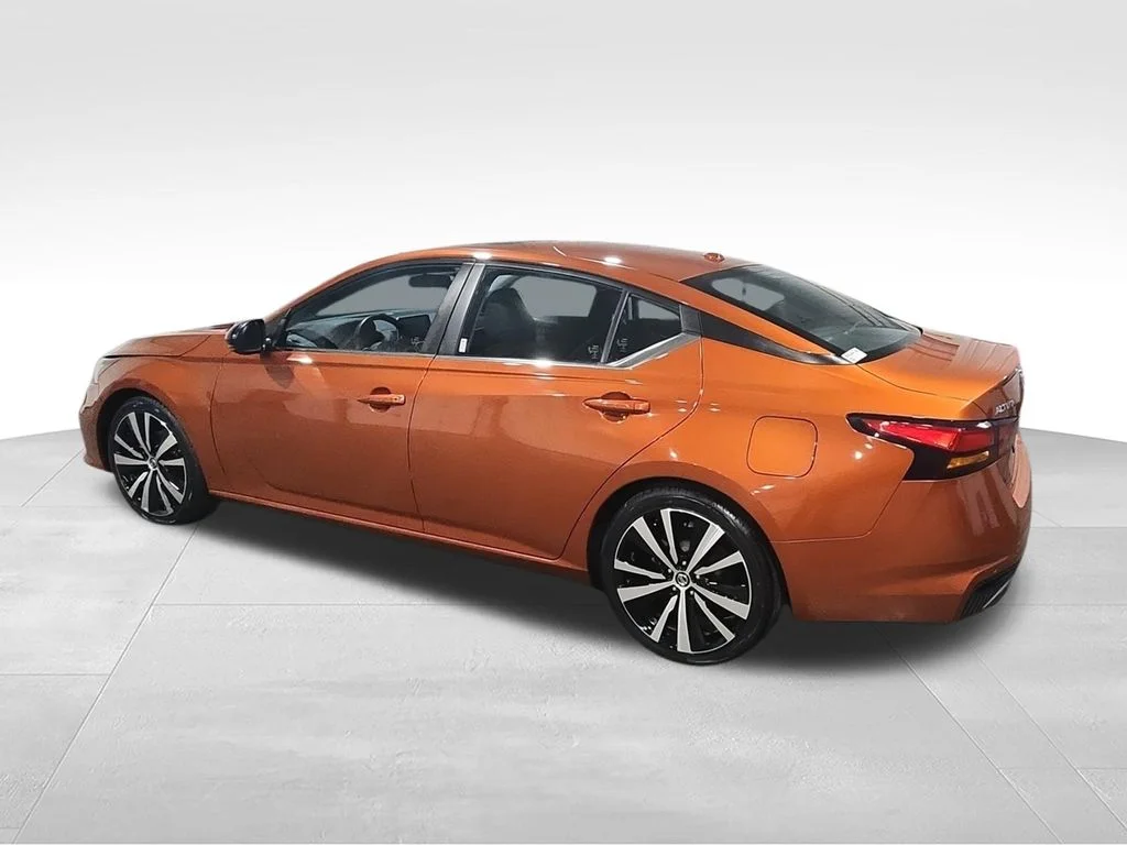 Used 2021 Orange Nissan 2.0 SR image 6