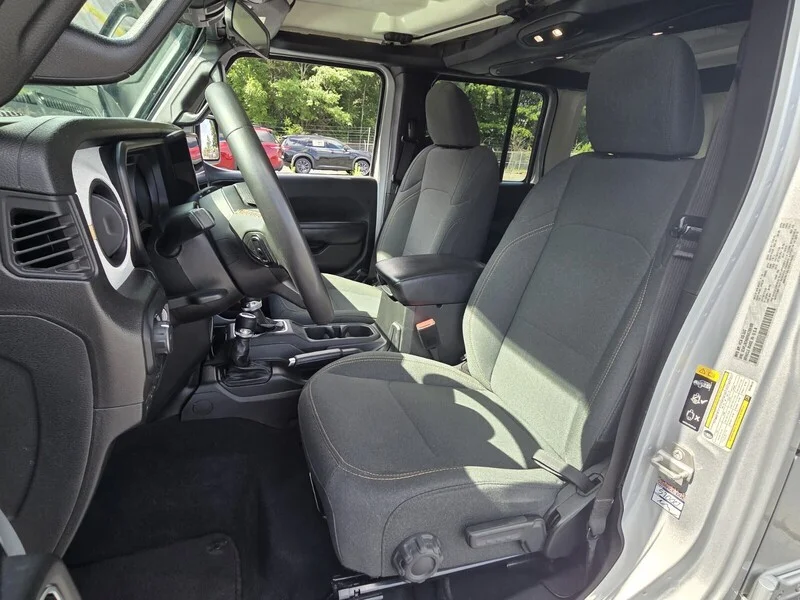 Used 2024 Silver Zynith Clearcoat JEEP SPORT S image 9