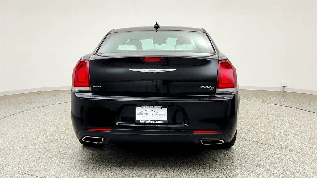 Used 2020 Gloss Black Chrysler 300S AWD image 6