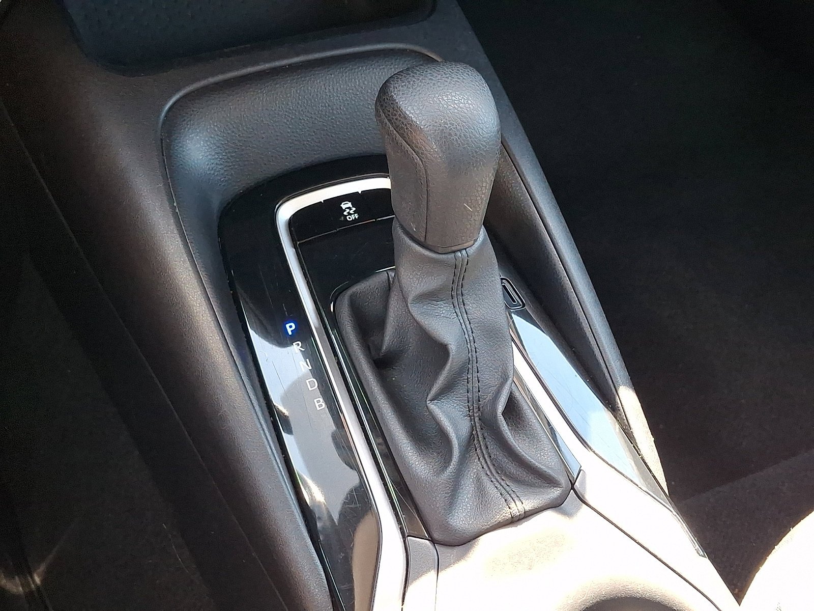Used 2025 Midnight Black Metallic Toyota LE image 16