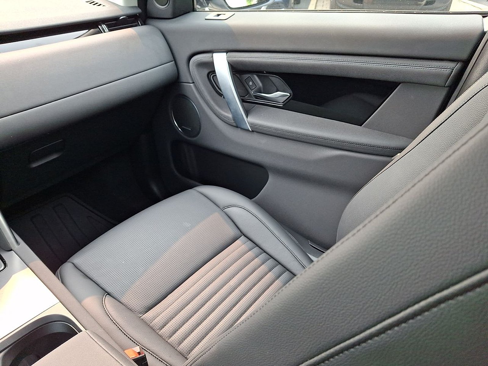 Used 2025 Fuji White - 1AA Land Rover S image 11