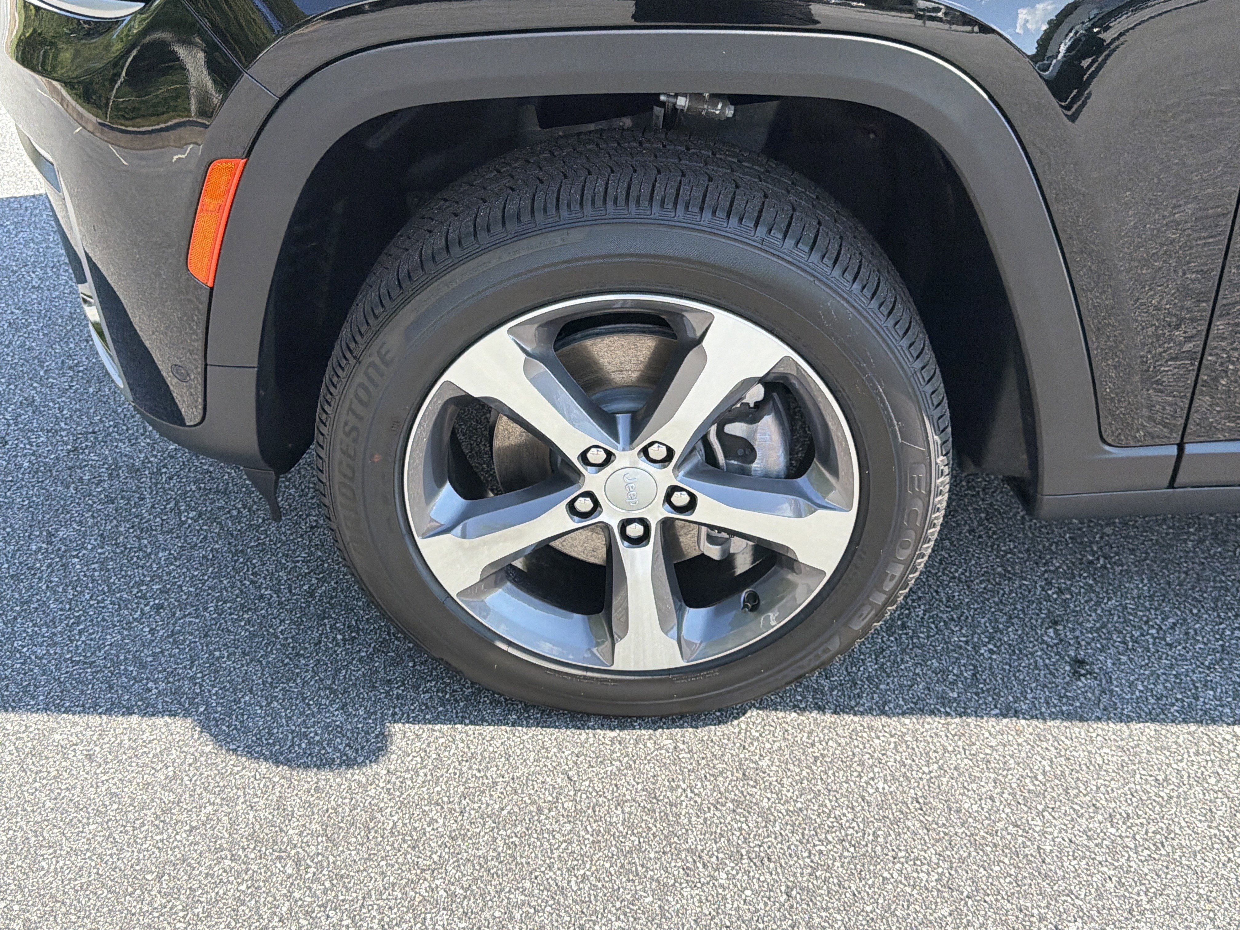 New 2026 Diamond Black Crystal Pearlcoat Jeep Limited image 13