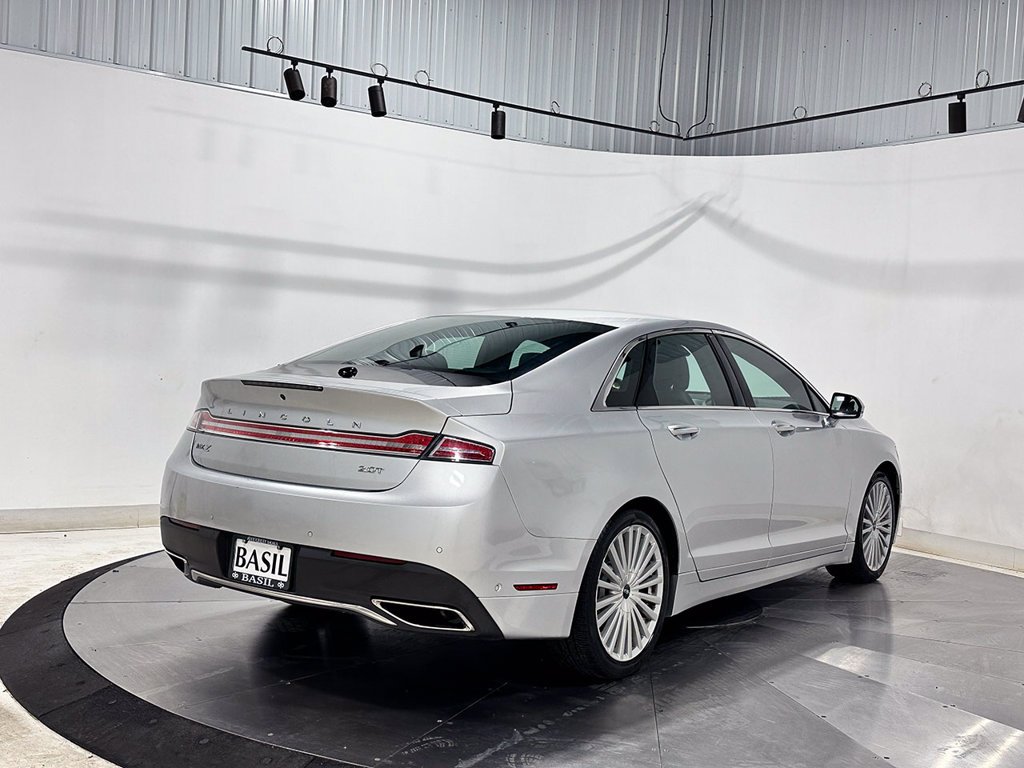Used 2017 Silver Lincoln Reserve image 11