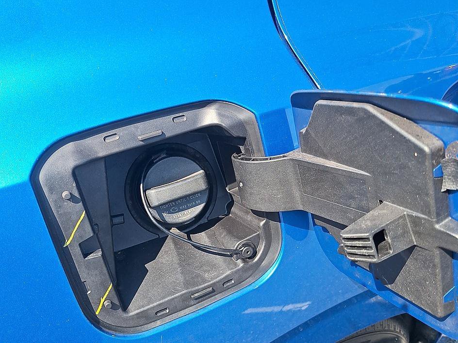 Used 2020 Electric Blue Metallic Nissan SV image 29
