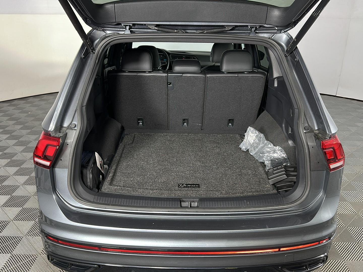 Used 2024 Platinum Gray Metallic Volkswagen SE R-Line Black image 10