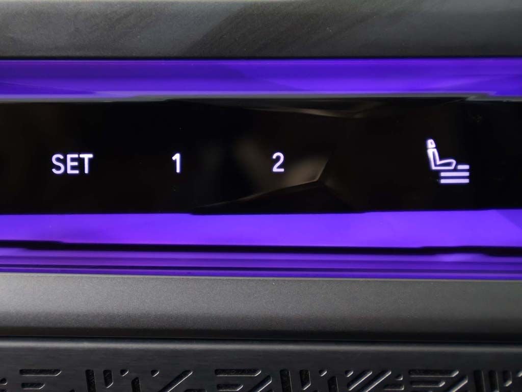 Used 2023 Black BMW 760i xDrive image 40