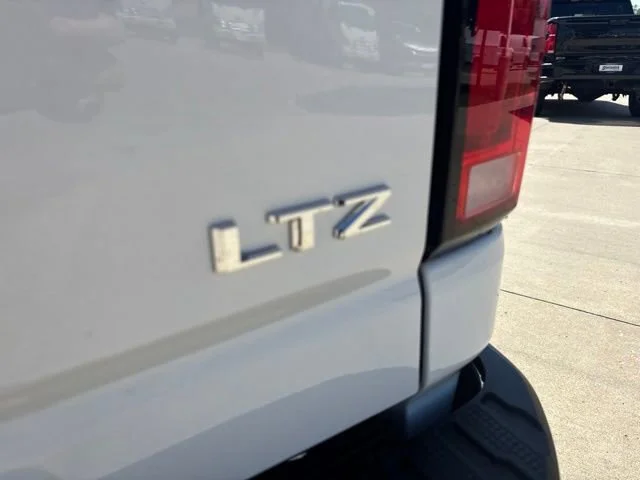 Used 2018 BLACK Chevrolet 4WD Z71 image 46