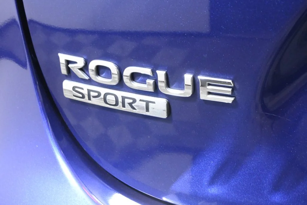 Used 2017 Blue Nissan SL image 35