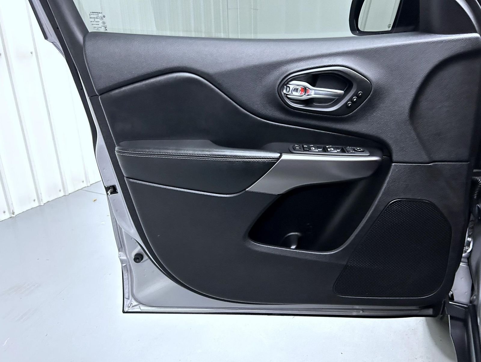 Used 2020 Silver Jeep Limited image 9