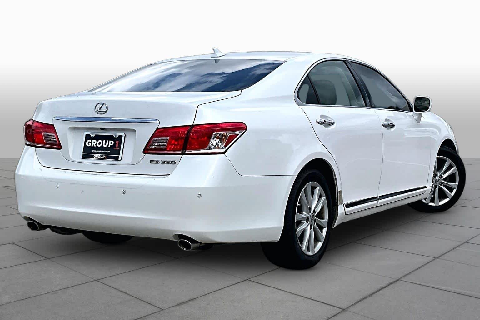 Used 2011 Starfire Pearl Lexus  image 10