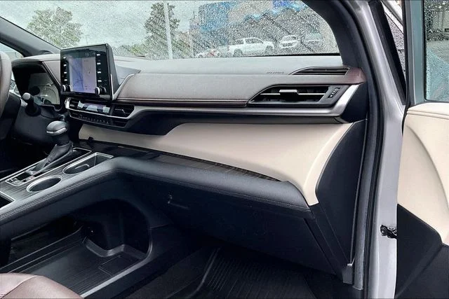 Used 2023 Silver Toyota Platinum image 23