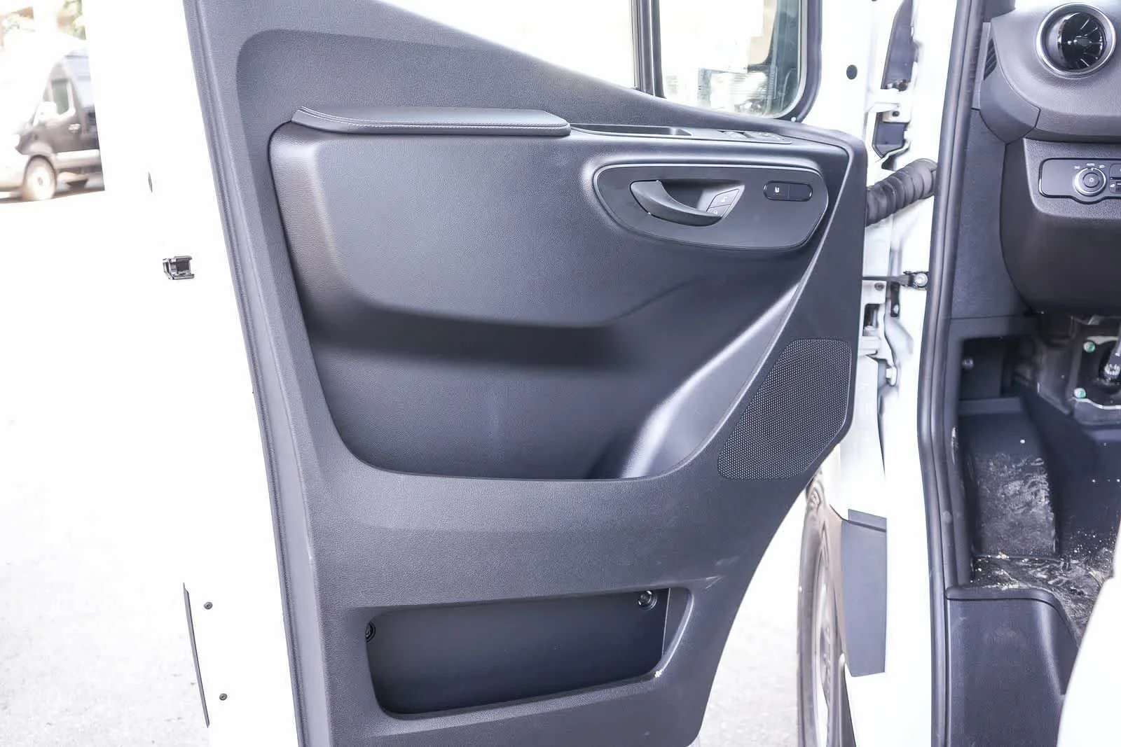 New 2026 Arctic+White Mercedes-Benz Crew 144WB High Roof RWD 2.0L I4 Diesel Turbo SO image 24
