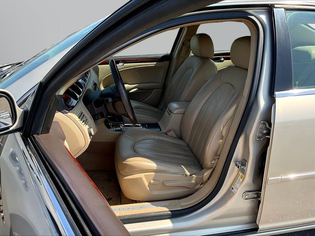 Used 2008 Gold Buick CXL image 23