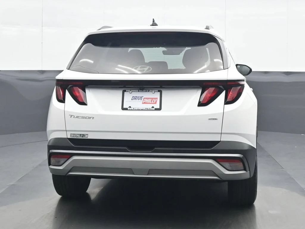 Used 2025 White Hyundai SEL image 5