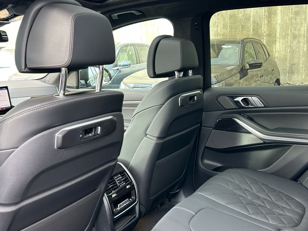 New 2026 Carbon Black Metallic BMW xDrive40i image 31