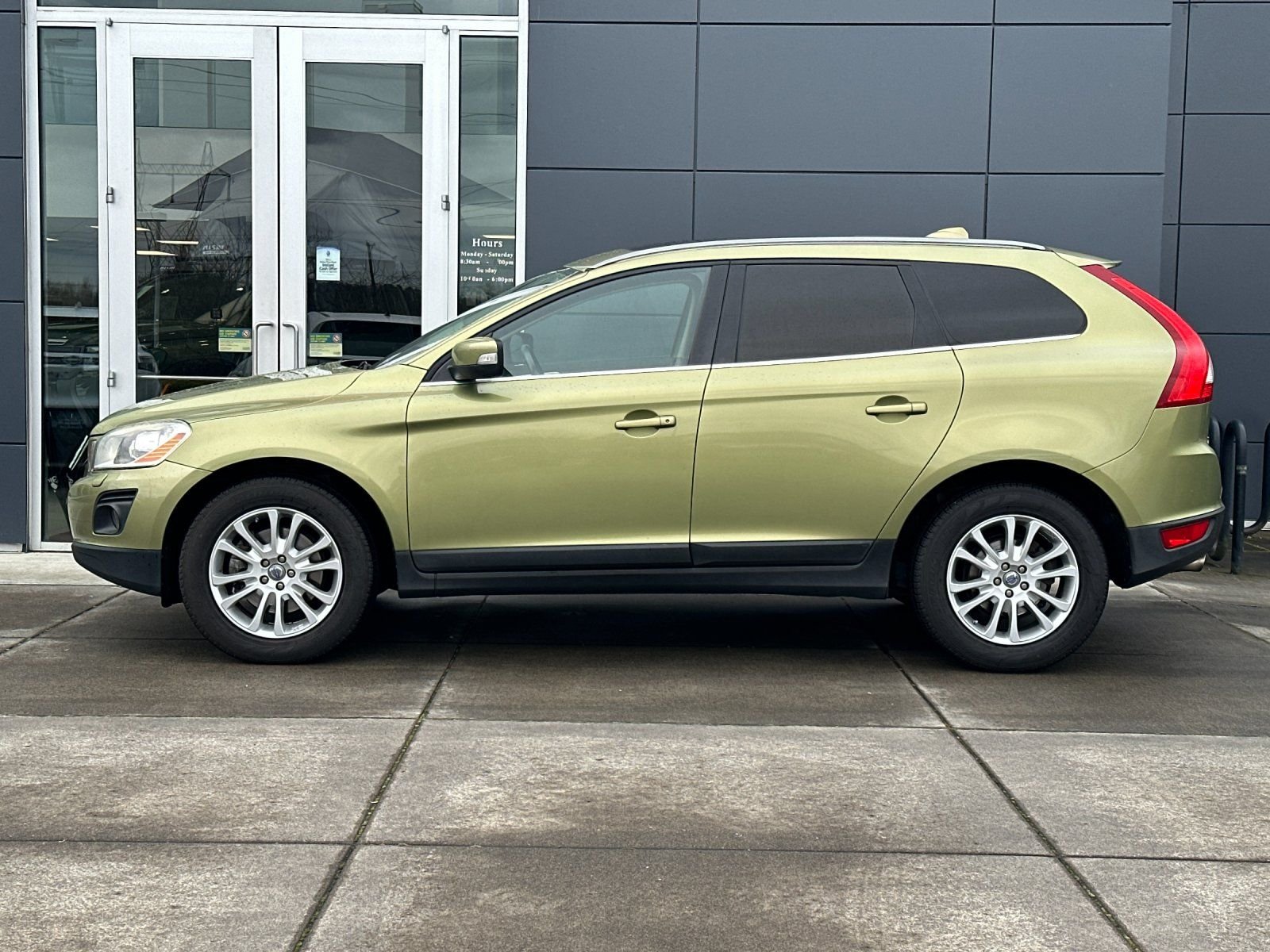Used 2010 Lime Grass Green Volvo T6 image 6
