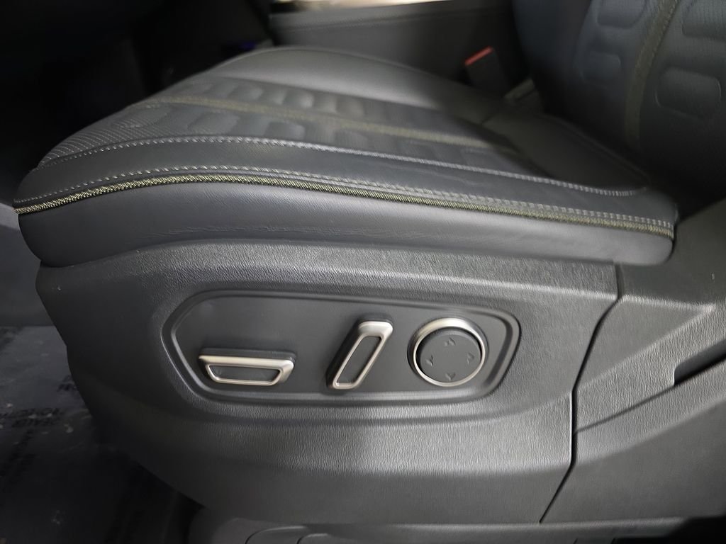 Used 2026  Rivian  image 28