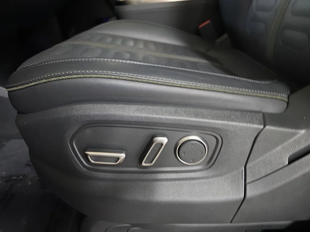 Used 2026  Rivian  image 28
