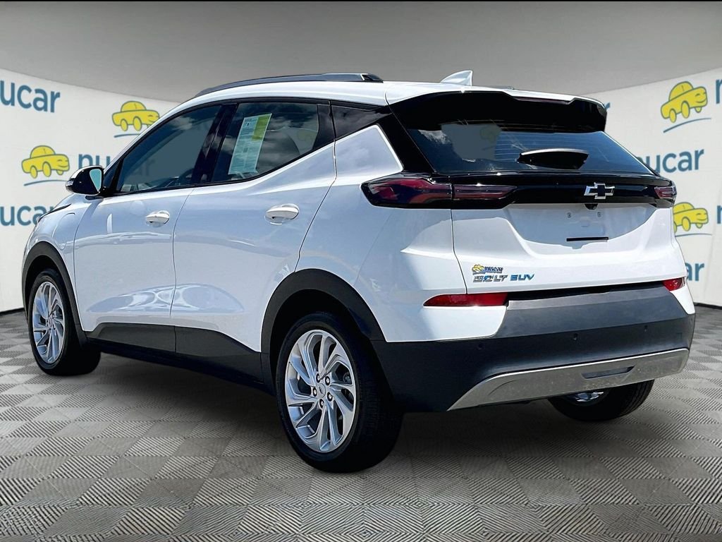 Used 2023 White Chevrolet LT image 4