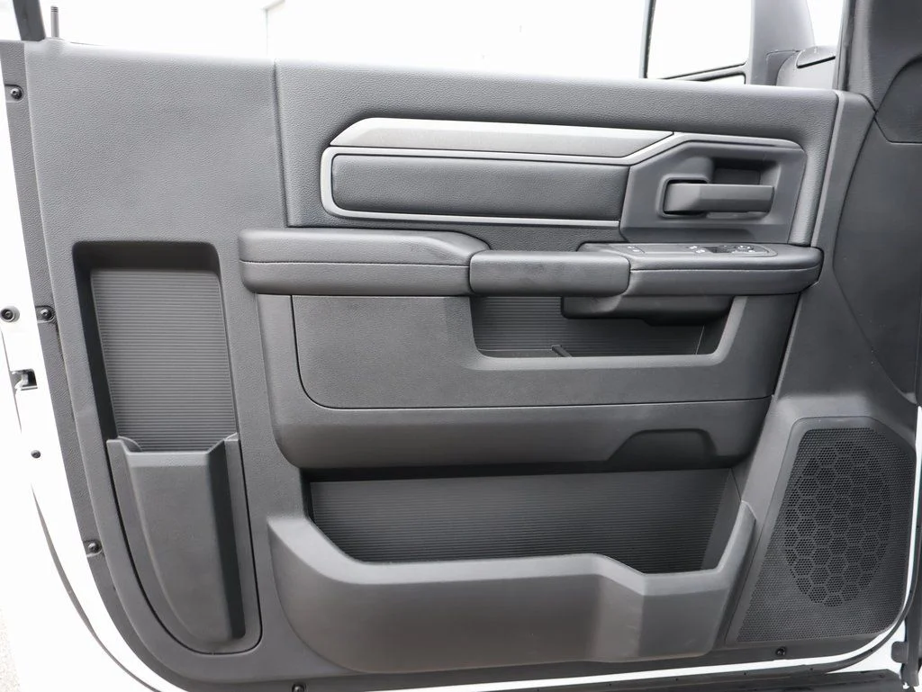 2026 RAM 3500 Chassis Tradesman - Photo 16