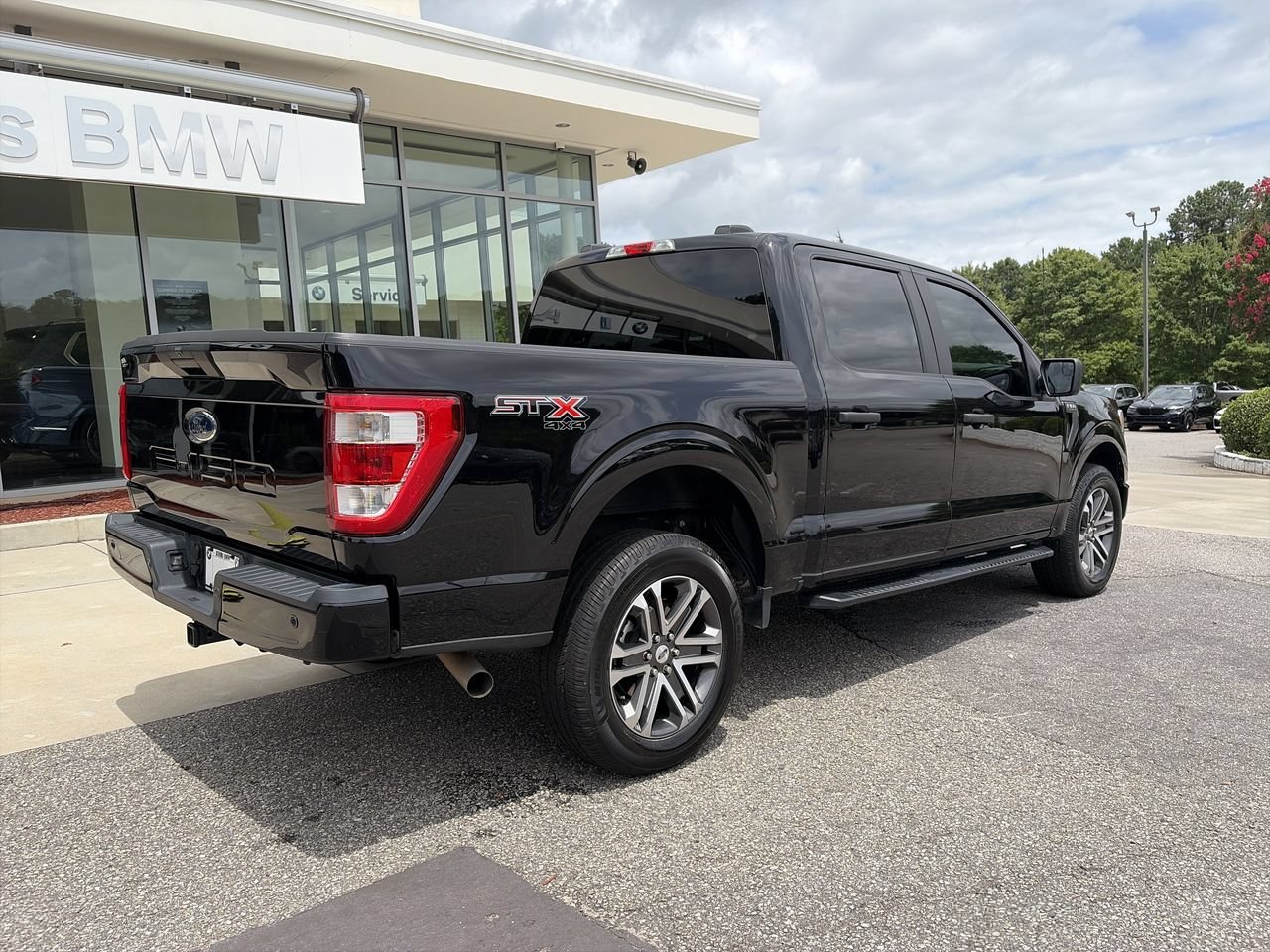 Used 2022 Agate Black Metallic Ford LARIAT image 8