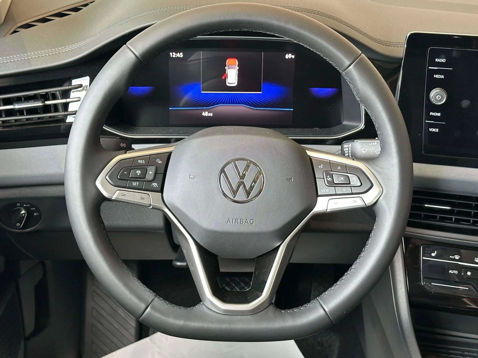 2025 Volkswagen Jetta SE - Photo 11