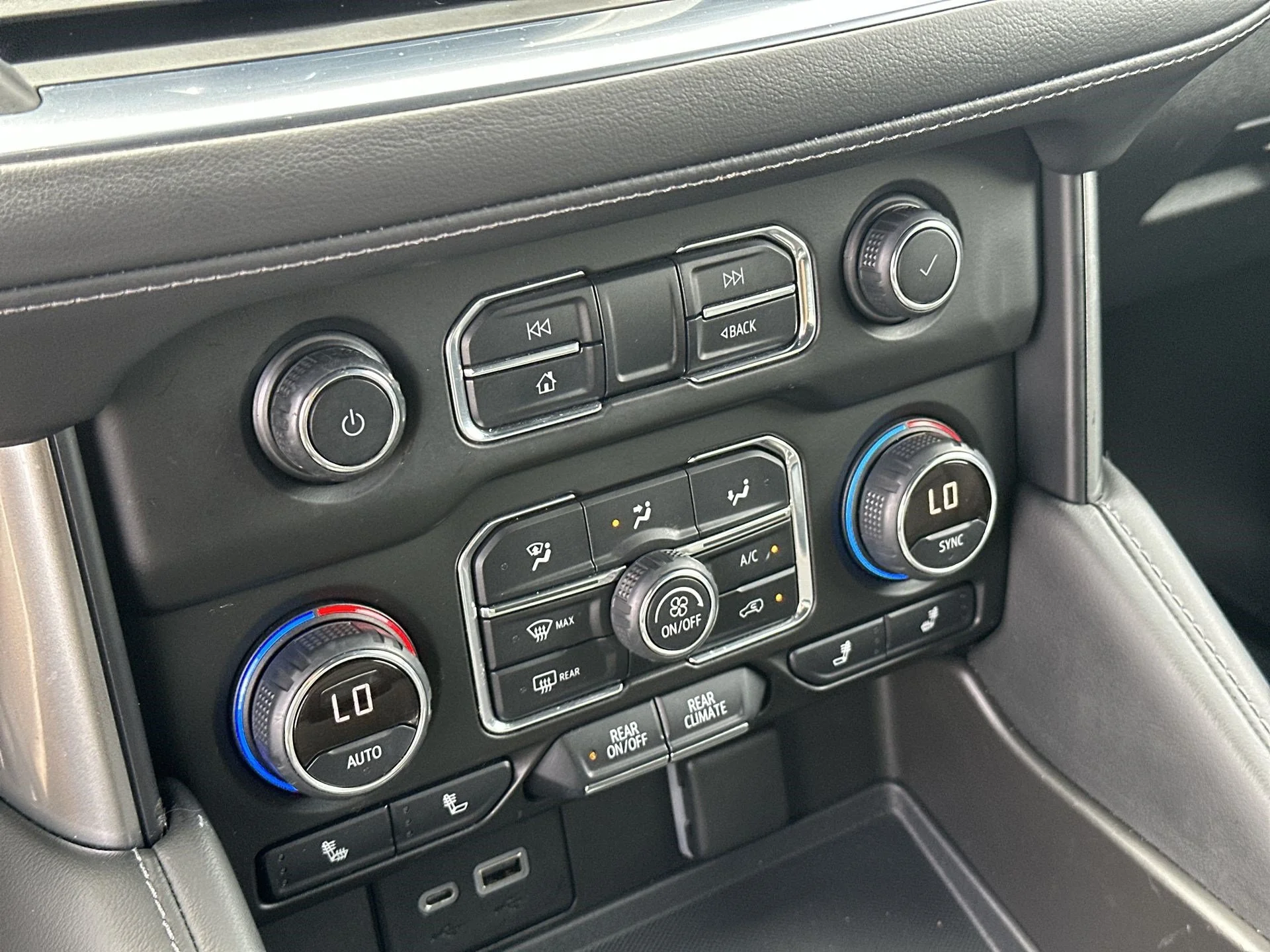 Used 2021 Iridescent Pearl Tricoat Chevrolet LT image 17