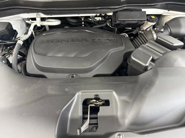 Used 2023 White Honda EX-L image 22