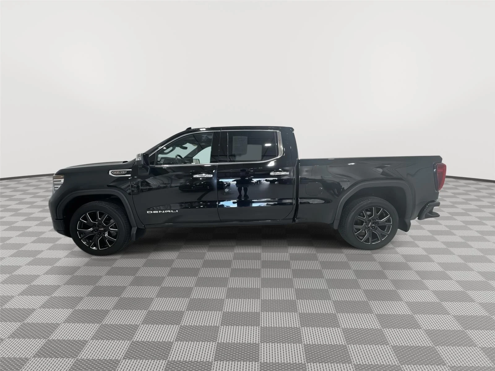 Used 2022 GMC Sierra 1500 Denali Denali with VIN 1GTUUGEL4NZ541105 for sale in Alexandria, Minnesota