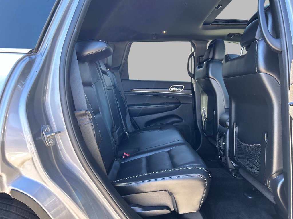 Used 2017 Silver Jeep Limited image 18