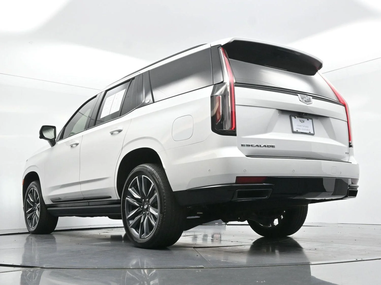 Used 2024 Crystal White Tricoat Cadillac Sport Platinum image 58