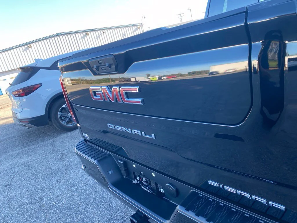 Used 2026 Onyx Black GMC Denali image 34