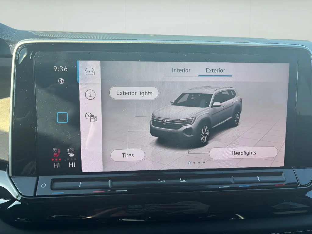 Used 2025 Silver Mist Metallic Volkswagen SE w/Technology 4Motion image 24
